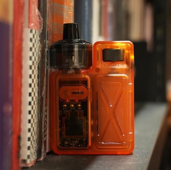 De Toekomst van Vapen is Hier: Ontmoet de UWELL CROWN M Pod Mod Kit Vape - oranje